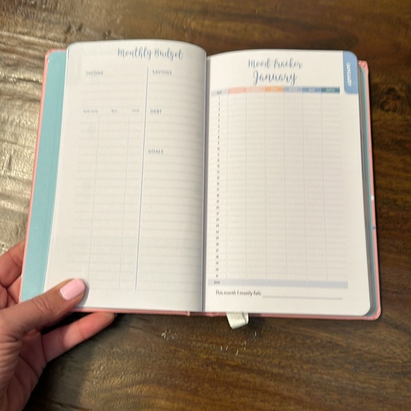 Small planner. Free with any bundle. - Picture 9 of 16